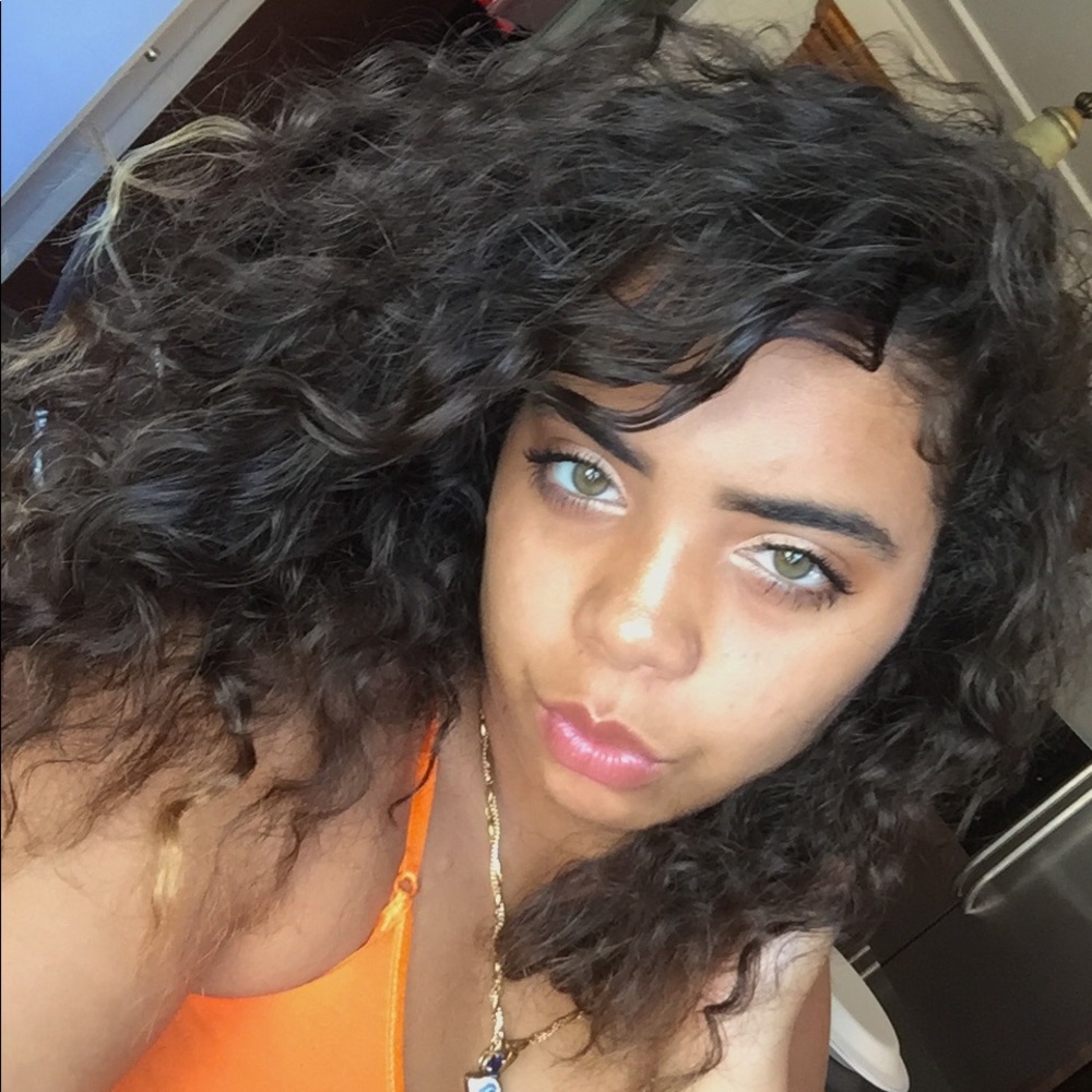 Meet your Posher, Daphny